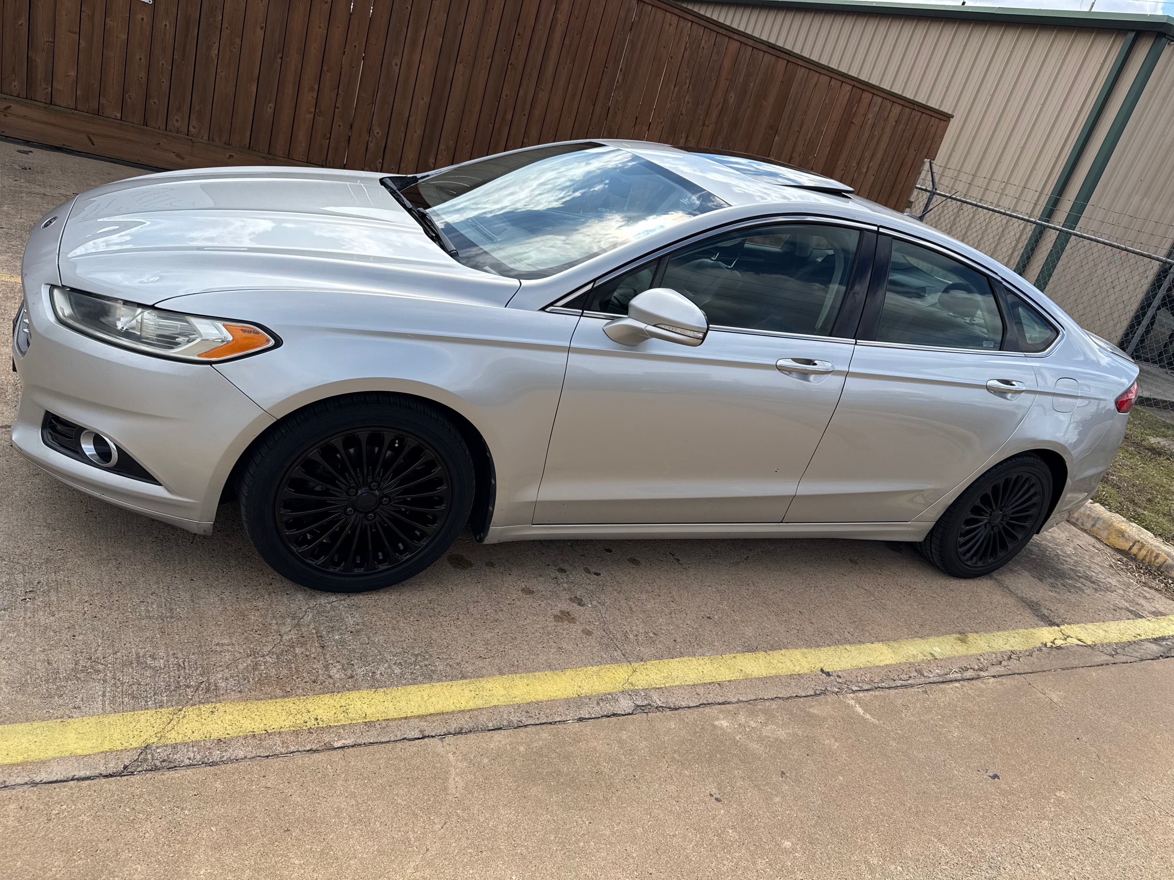 SILVER FORD FUSION