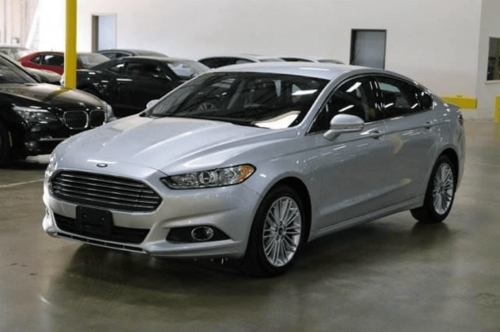 SILVER FORD FUSION